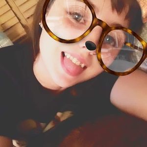 Meet your Posher, Emiley